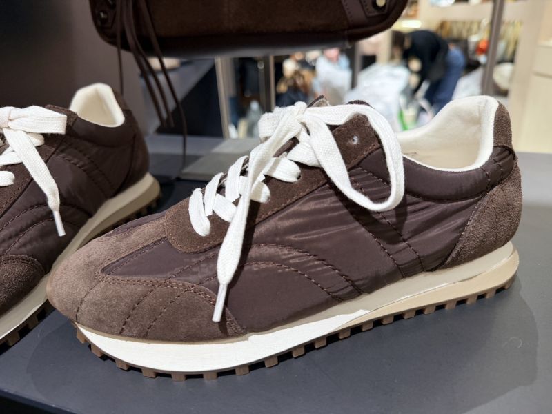 T017.休閒麂皮球鞋 