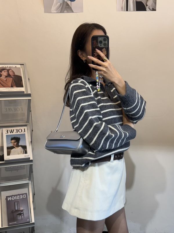 T08.Ｖ領條紋針織衣 