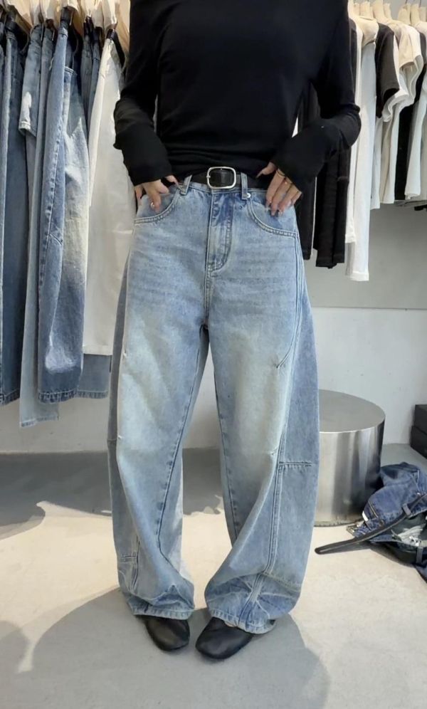 附皮帶淺色彎刀褲 