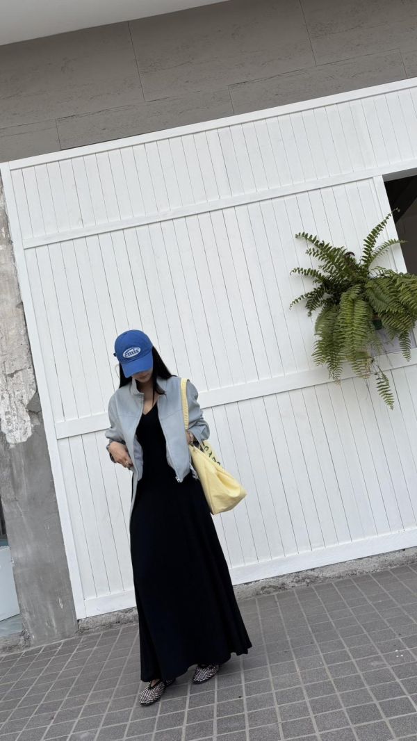 Ｖ領短袖傘連衣裙 