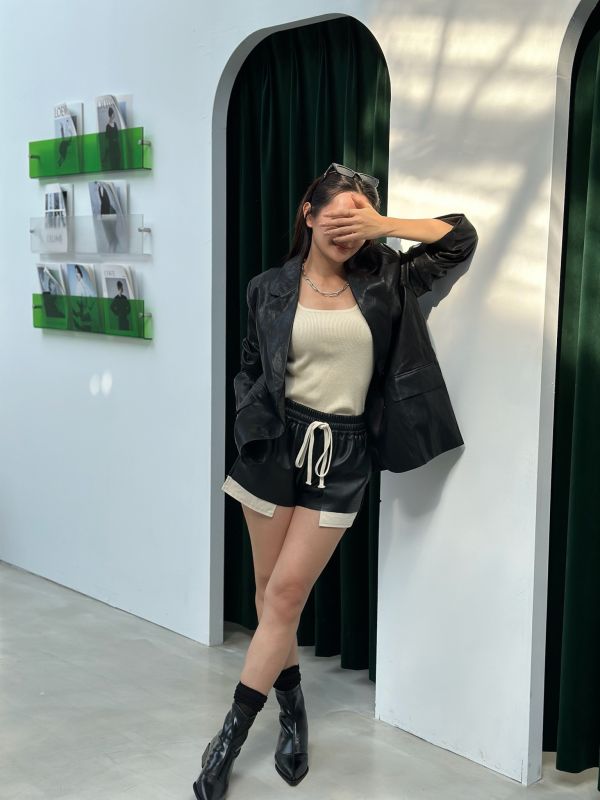 質感露口袋皮短褲 
