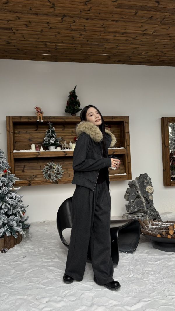 前英文字毛領休閒套裝（鐵灰） 