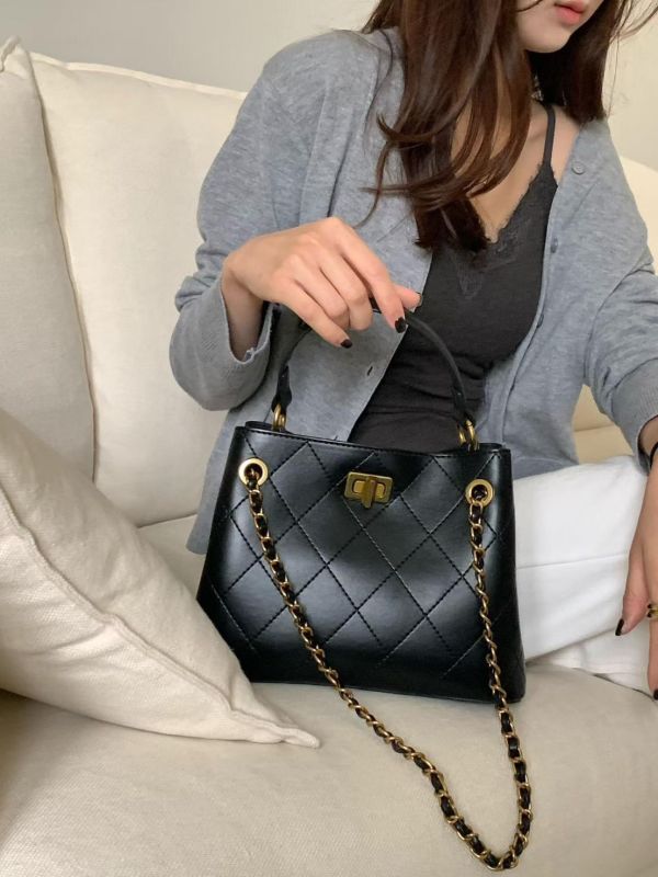 時尚牛皮菱格鏈包 