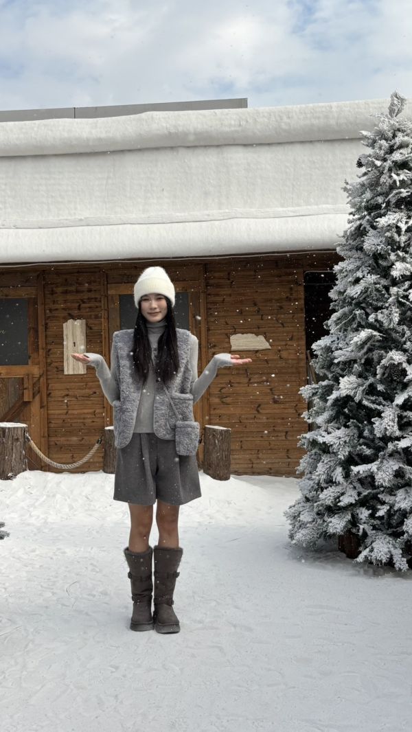 附包Ｑ毛背心＋高領上衣（灰色） 