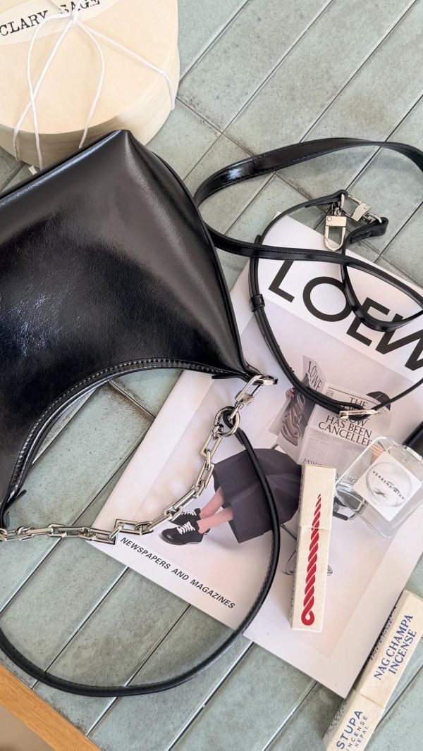 真皮雙鏈月牙包（黑色） 