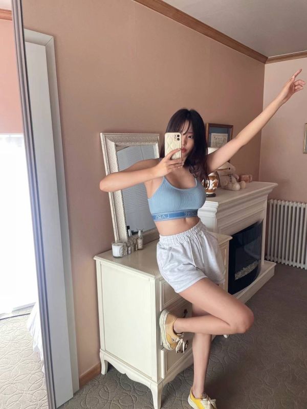 K18.下英文背心 