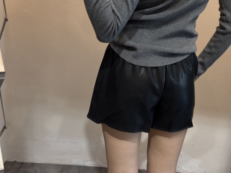彈性皮短褲 