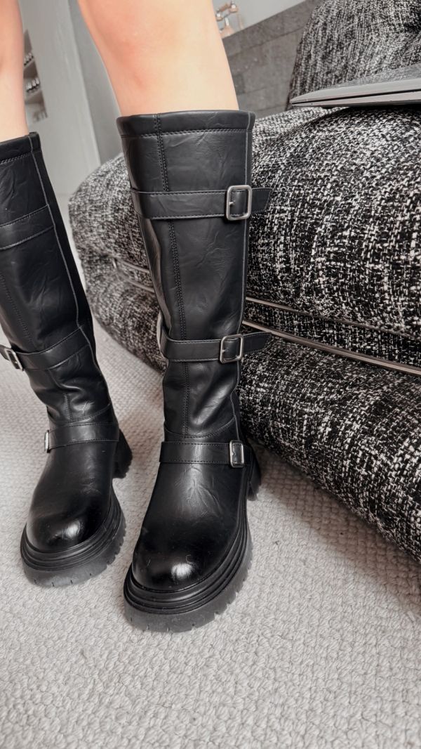 真皮釦環個性靴 