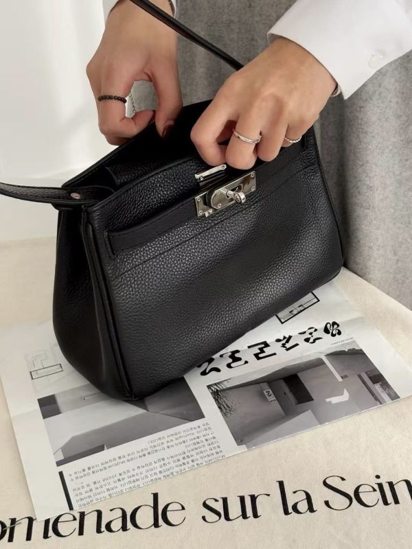 真皮質感鎖扣包 