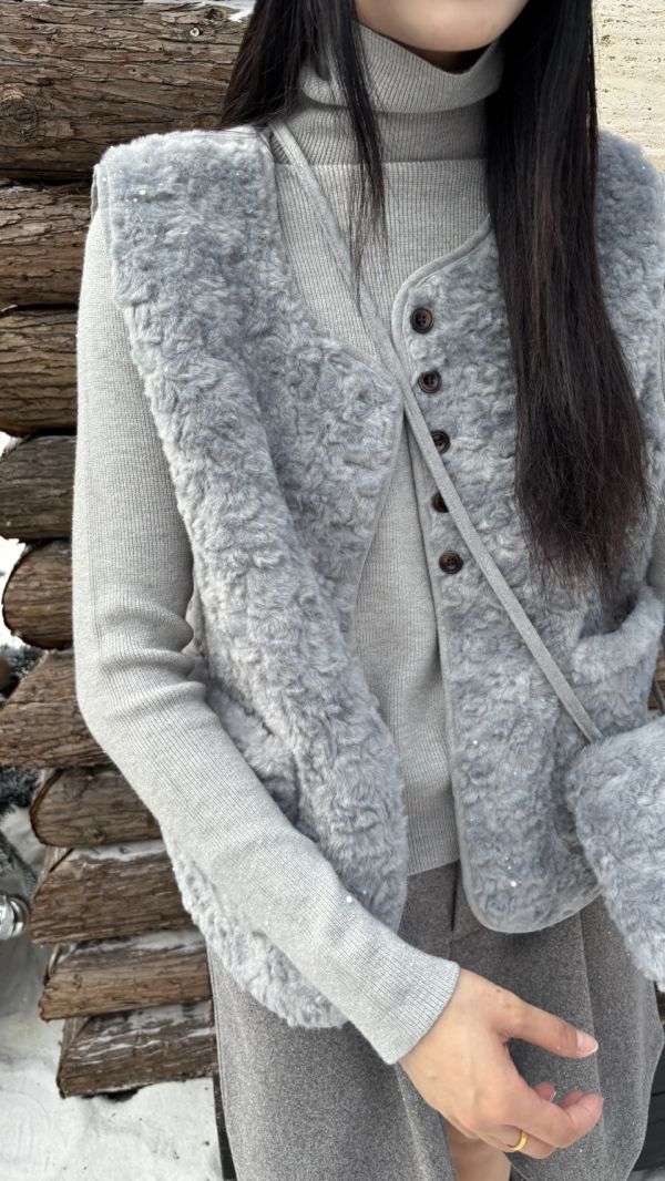 附包Ｑ毛背心＋高領上衣（灰色） 