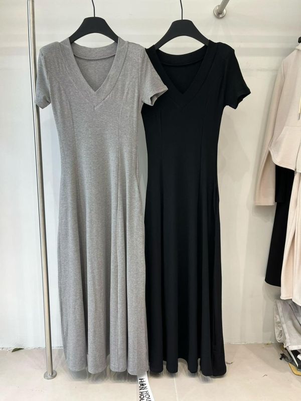 Ｖ領短袖傘連衣裙 