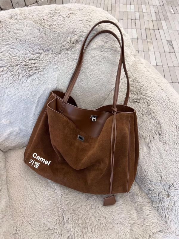 牛皮拼磨砂質感包 