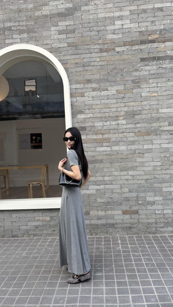 Ｖ領短袖傘連衣裙 