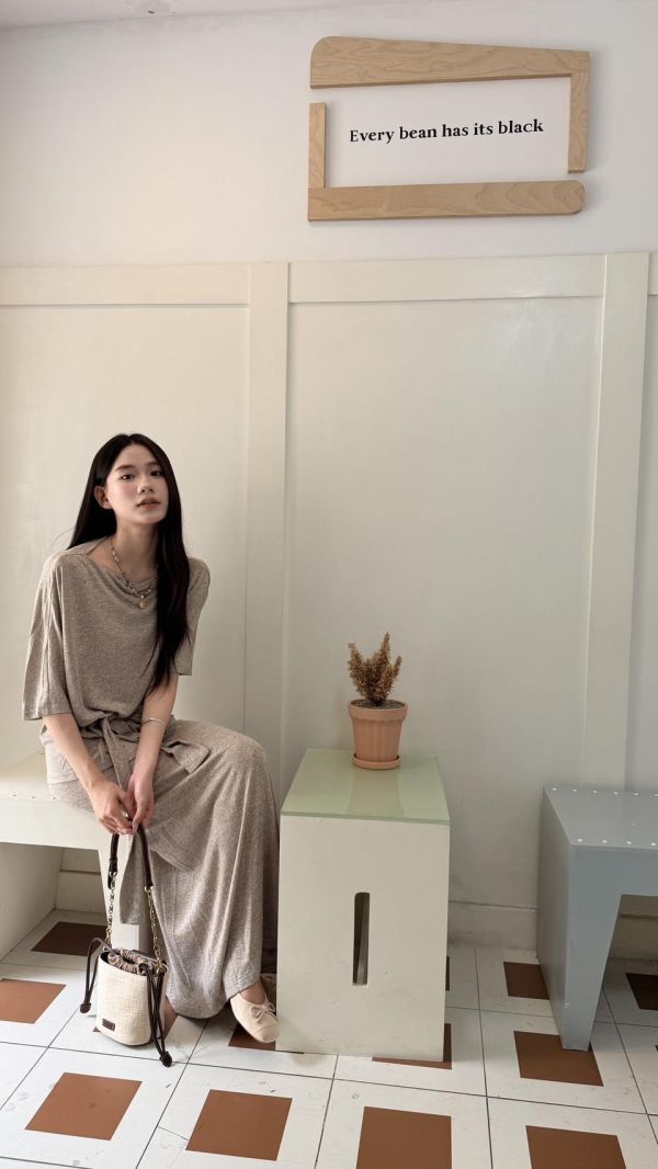 慵懶側綁裙套裝 
