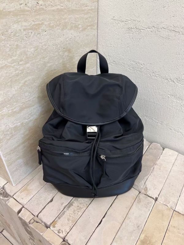 V028.尼龍雙肩後背包 