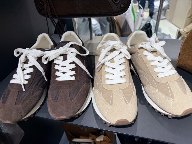 T017.休閒麂皮球鞋 