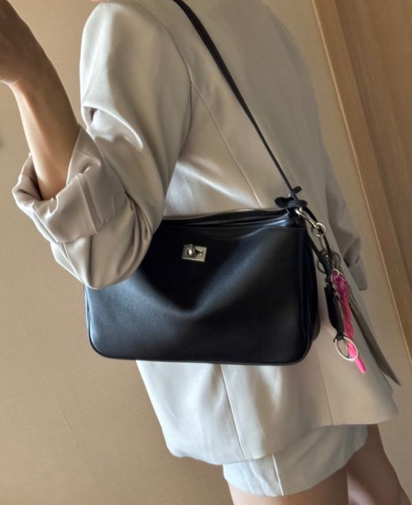 K12.牛皮鎖釦凱莉包 