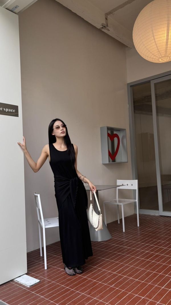 綁帶披肩背心洋裝（黑色） 