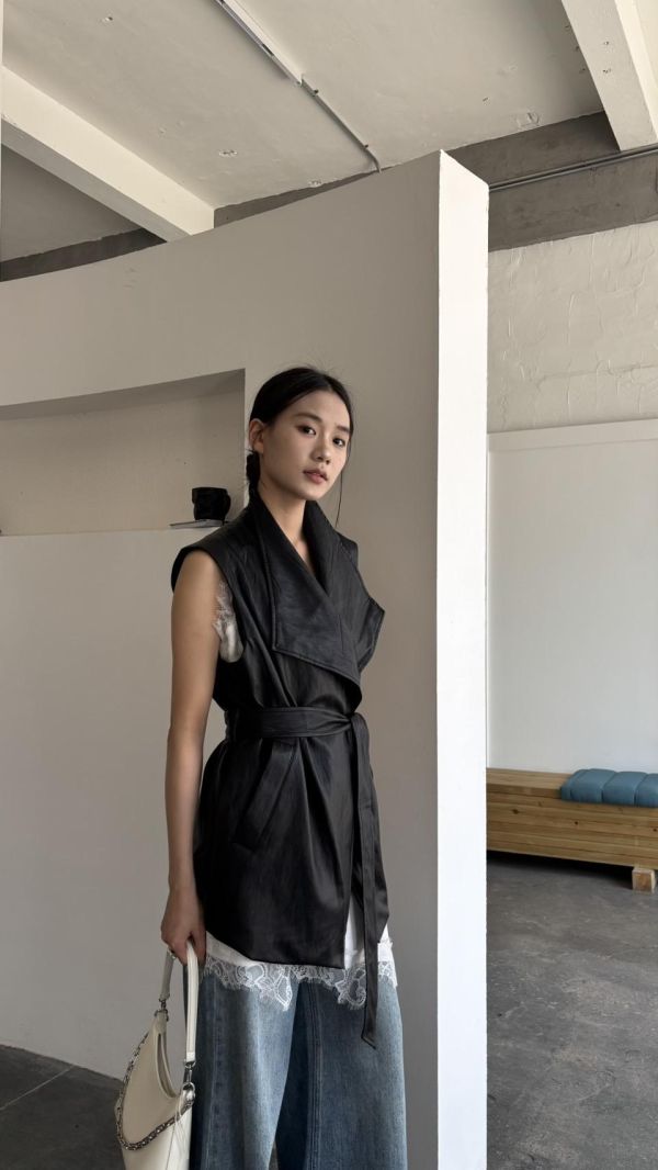 細肩帶蕾絲背心 