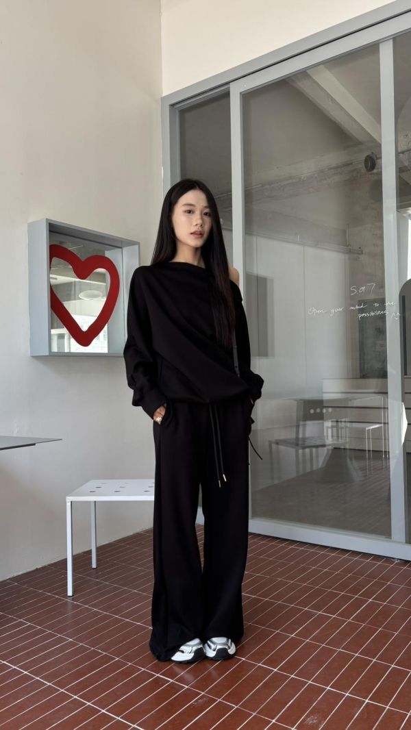 極簡高級斜肩套裝（黑色） 