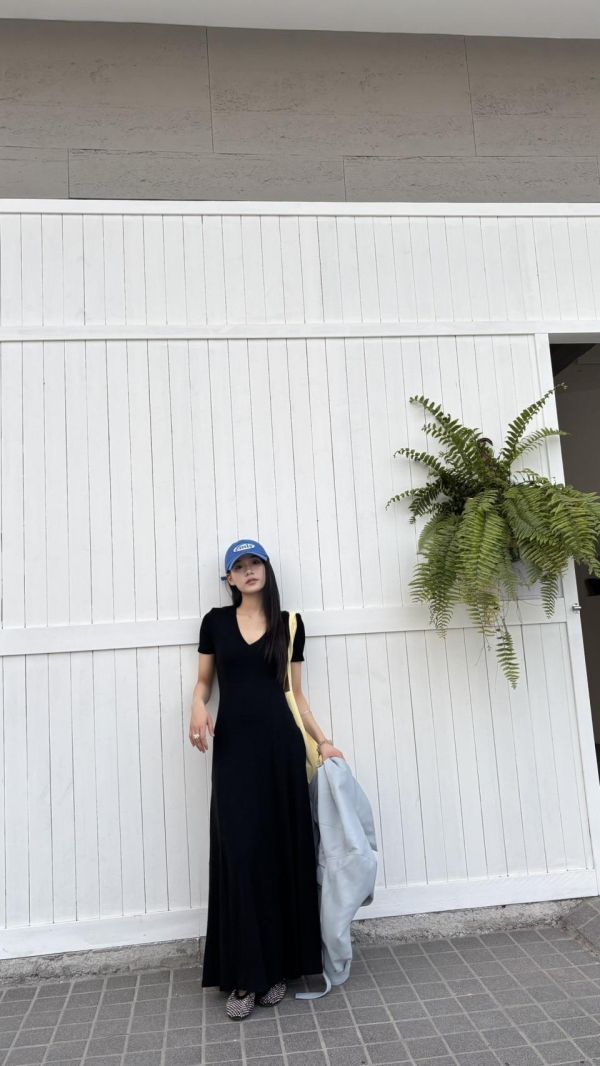 Ｖ領短袖傘連衣裙 