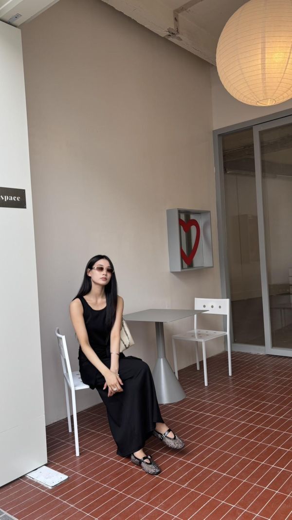 綁帶披肩背心洋裝（黑色） 