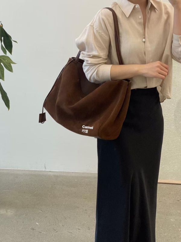 牛皮拼磨砂質感包 