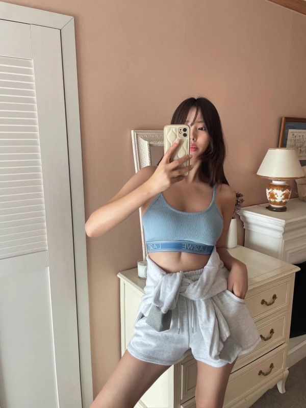 K18.下英文背心 