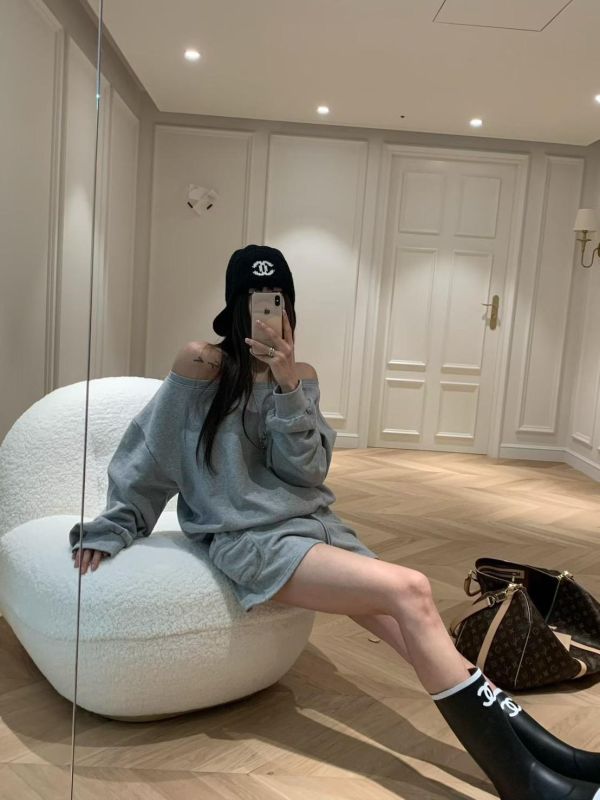 斜肩造型連身短褲 