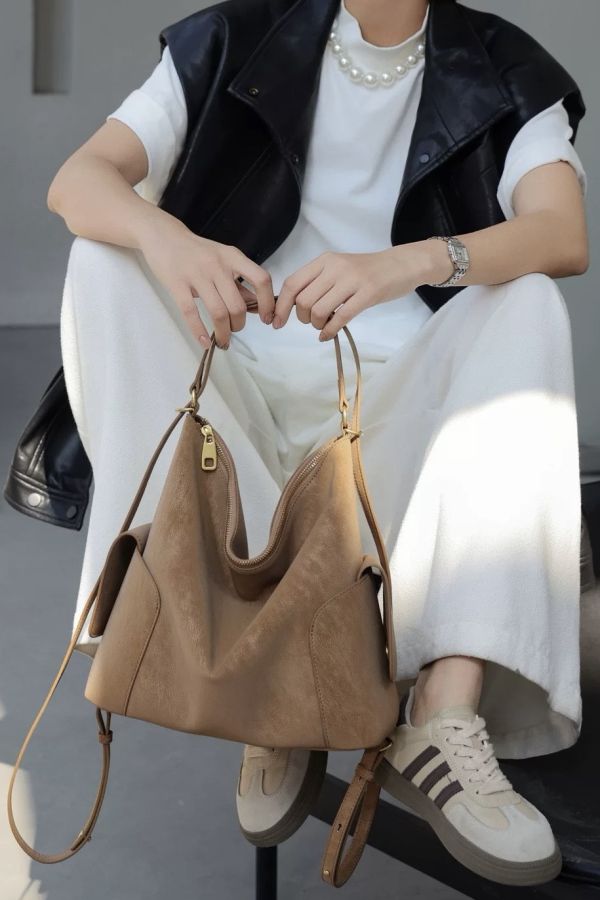 檔口獨家訂製三用擦牛皮包（奶茶色） 