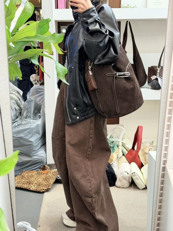 V029.鎖扣麂皮水桶包（牛皮工藝） 