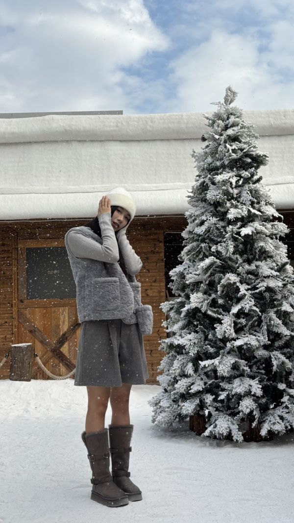 附包Ｑ毛背心＋高領上衣（灰色） 