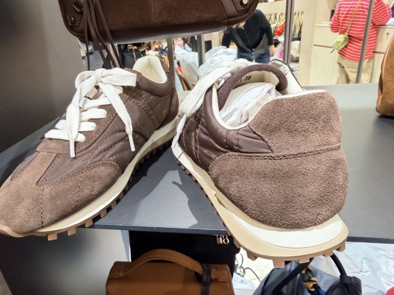 T017.休閒麂皮球鞋 