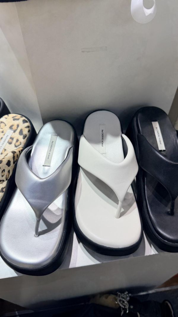 百搭厚底拖鞋 