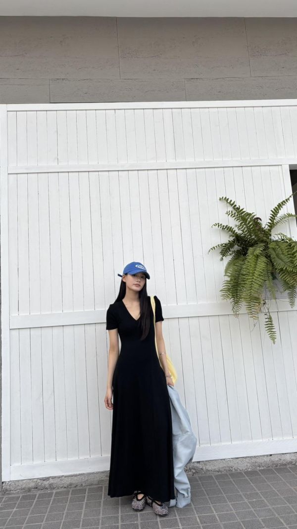 Ｖ領短袖傘連衣裙 