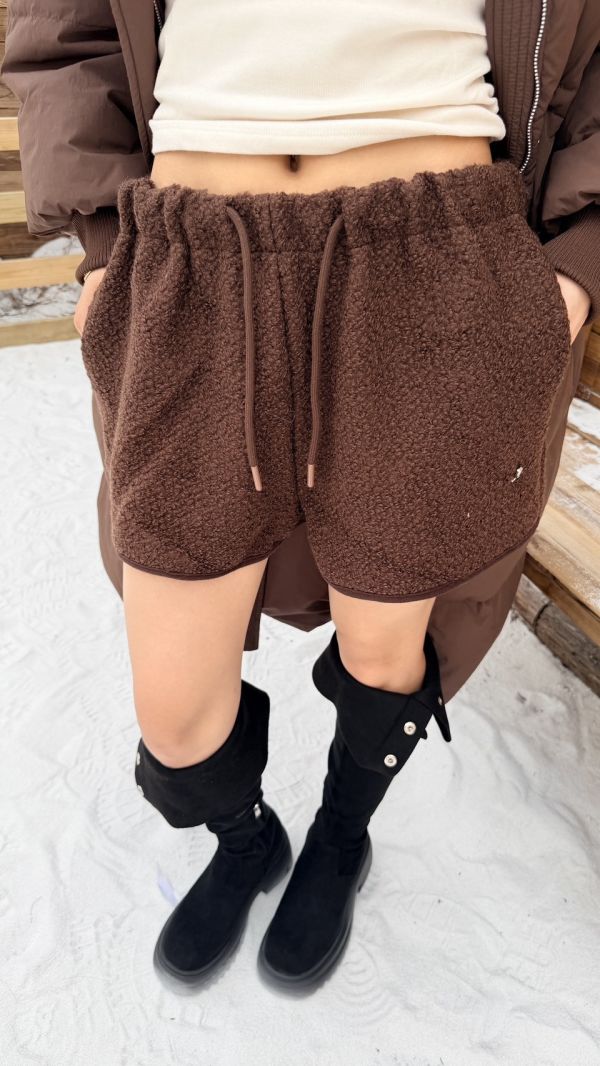 字母羊毛短褲 
