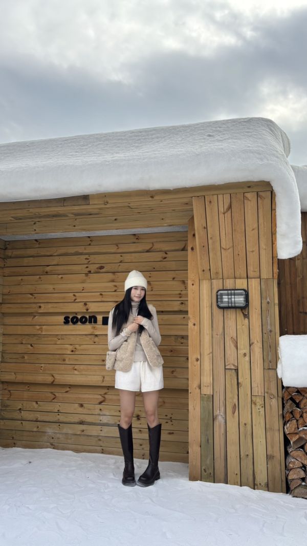 附包Ｑ毛背心＋高領上衣（杏色） 