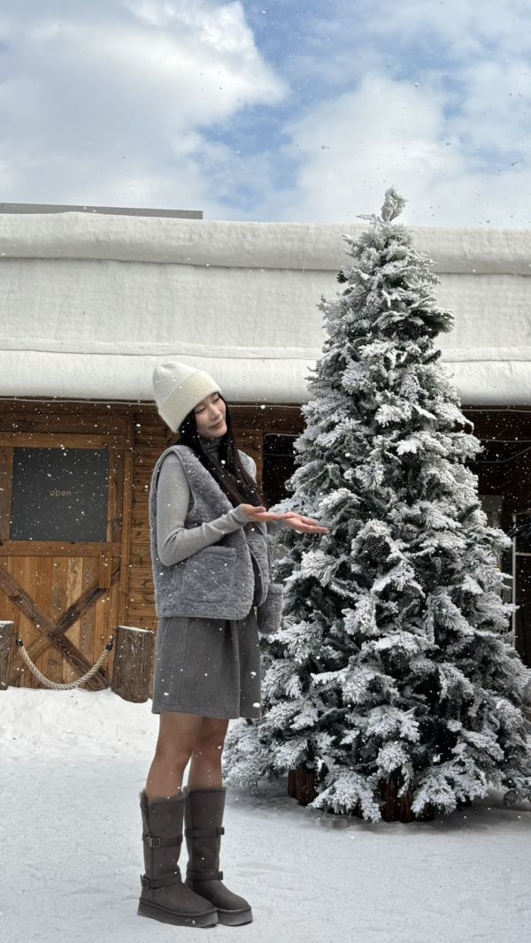 附包Ｑ毛背心＋高領上衣（灰色） 