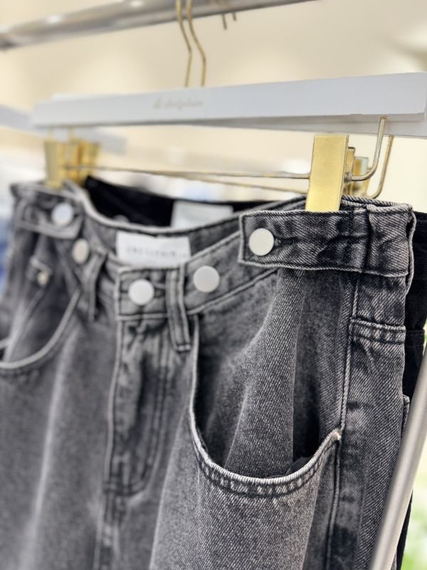 V017.造型釦牛仔褲 