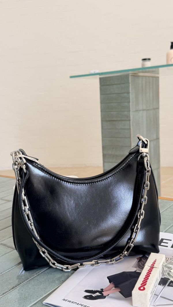 真皮雙鏈月牙包（黑色） 