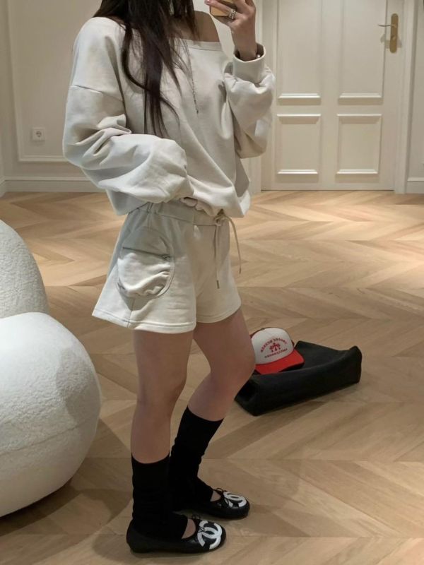 斜肩造型連身短褲 