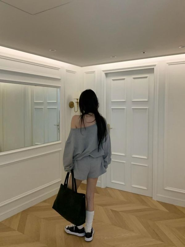 斜肩造型連身短褲 