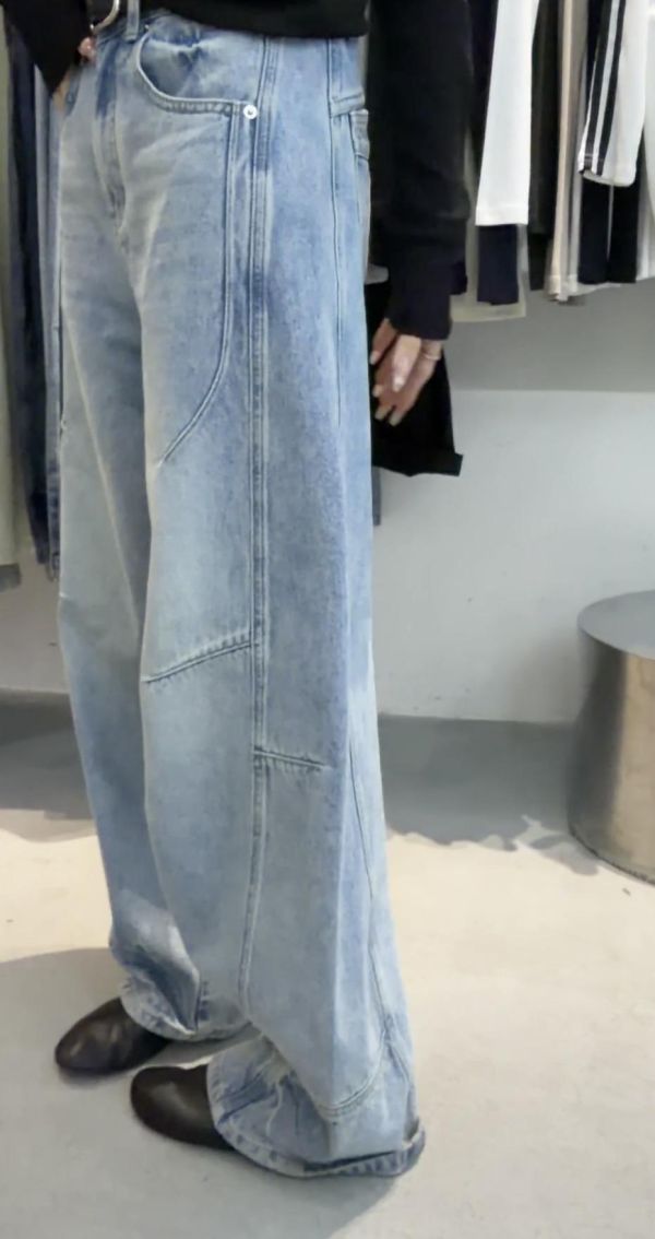 附皮帶淺色彎刀褲 