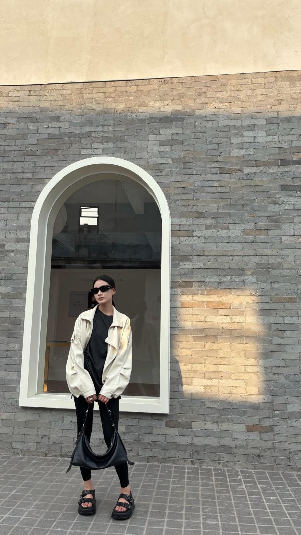 雲感羊紋軟糯廓形皮外（奶白） 