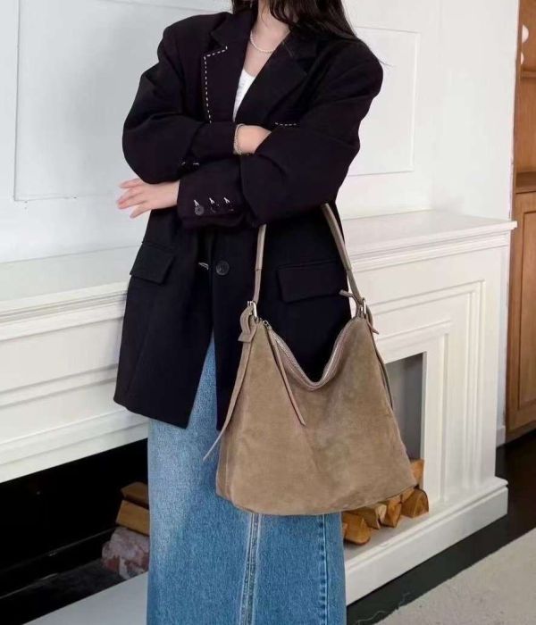 V021.牛皮麂皮單肩斜跨包 