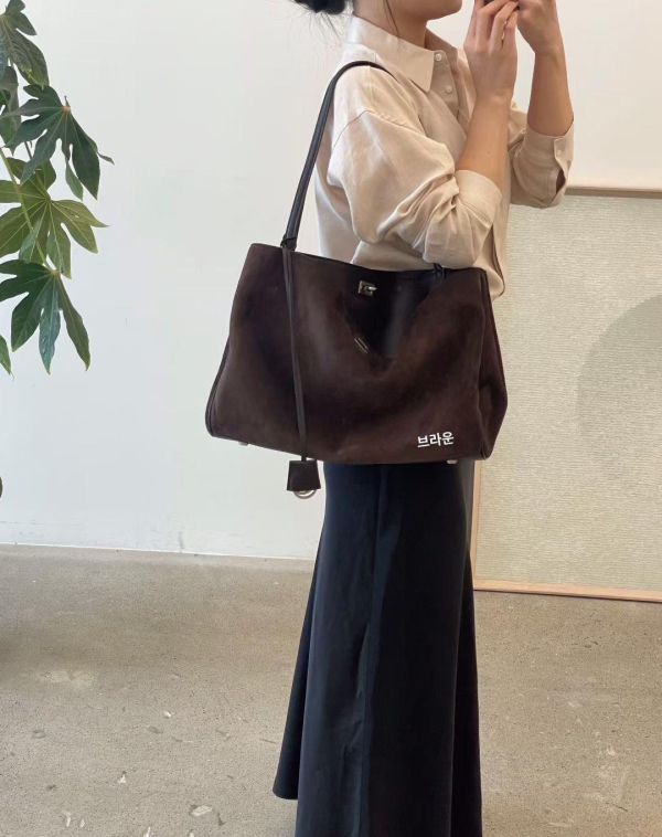 牛皮拼磨砂質感包 