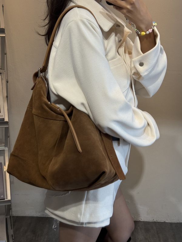 V021.牛皮麂皮單肩斜跨包 