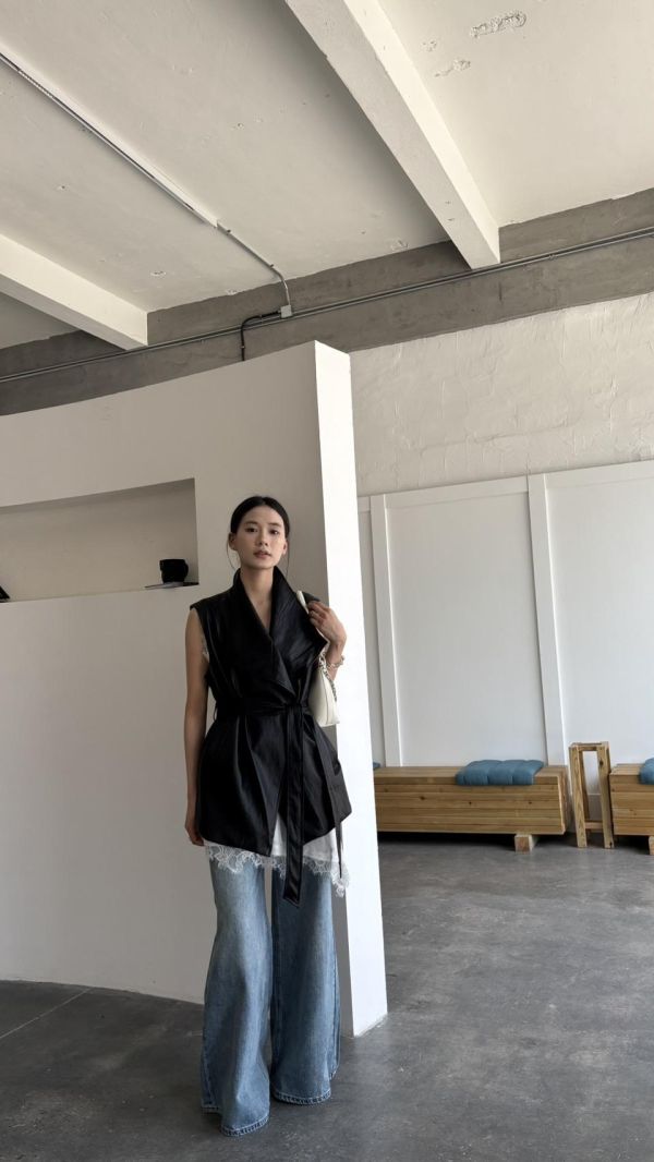 大翻領皮背心（黑色） 