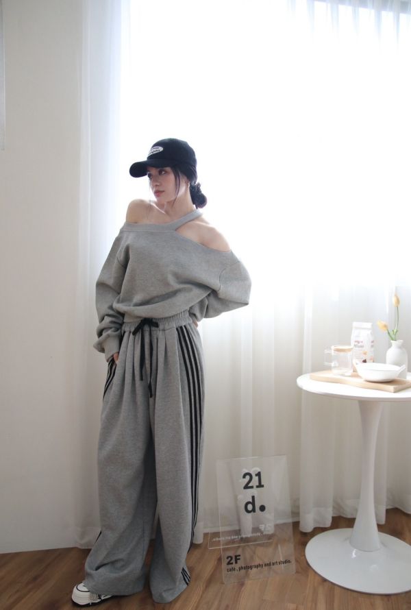 H12.挖肩造型上衣 
