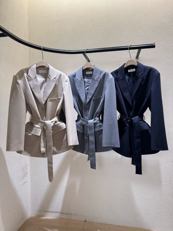 附帶收腰西裝外套 